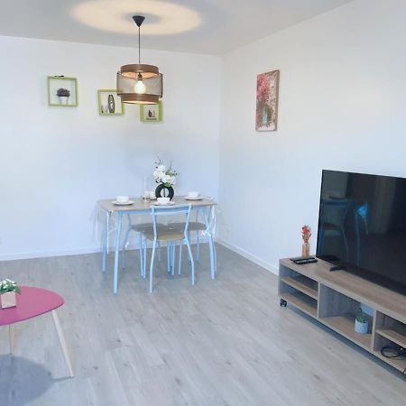 Apt 67M2 Hyper Centre: 2 Chambres, Cuisine Tv Wifi フォントネー・ル・コント エクステリア 写真